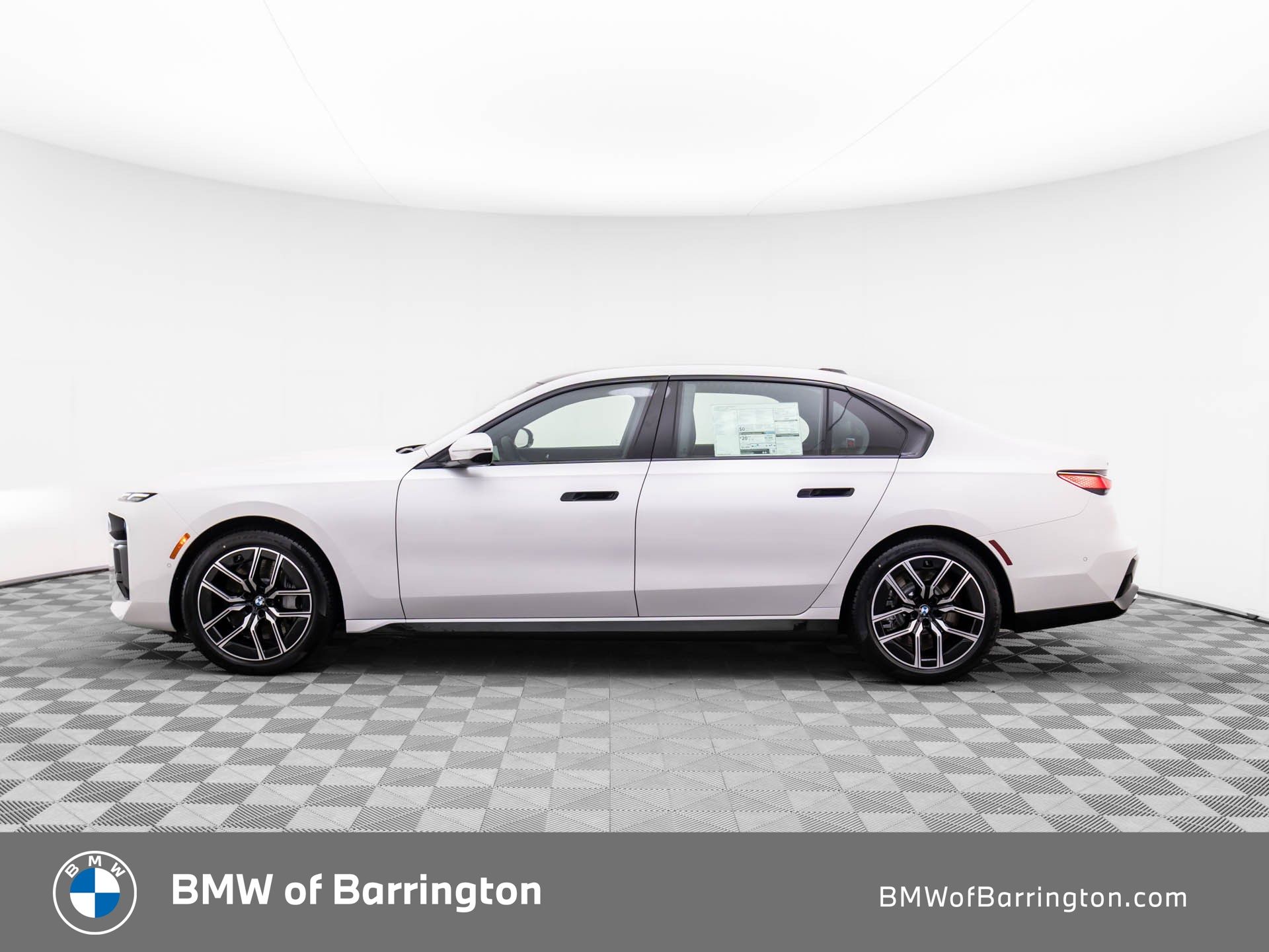 New 2025 Mineral White Metallic BMW 760i xDrive image 2