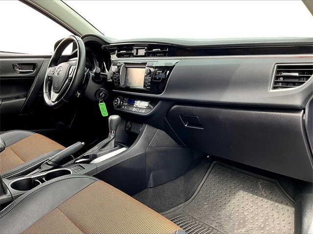 2016 Toyota Corolla Plus photo 13