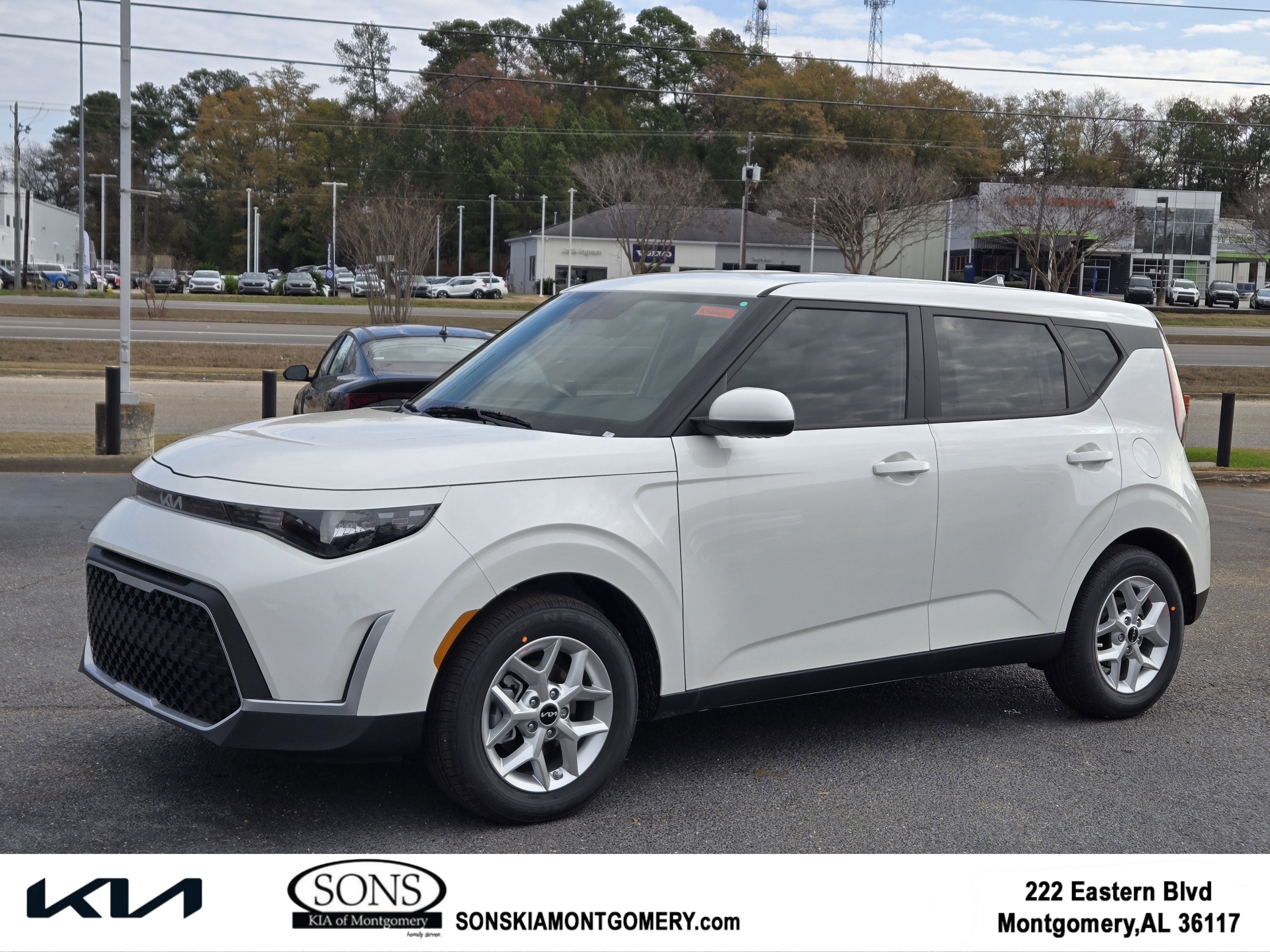 2025 Kia Soul LX's photo