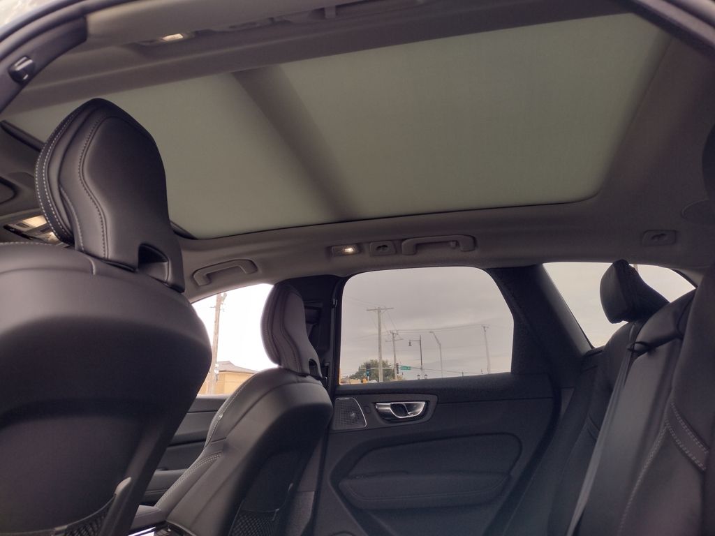 2026 VOLVO XC60 - Image 19