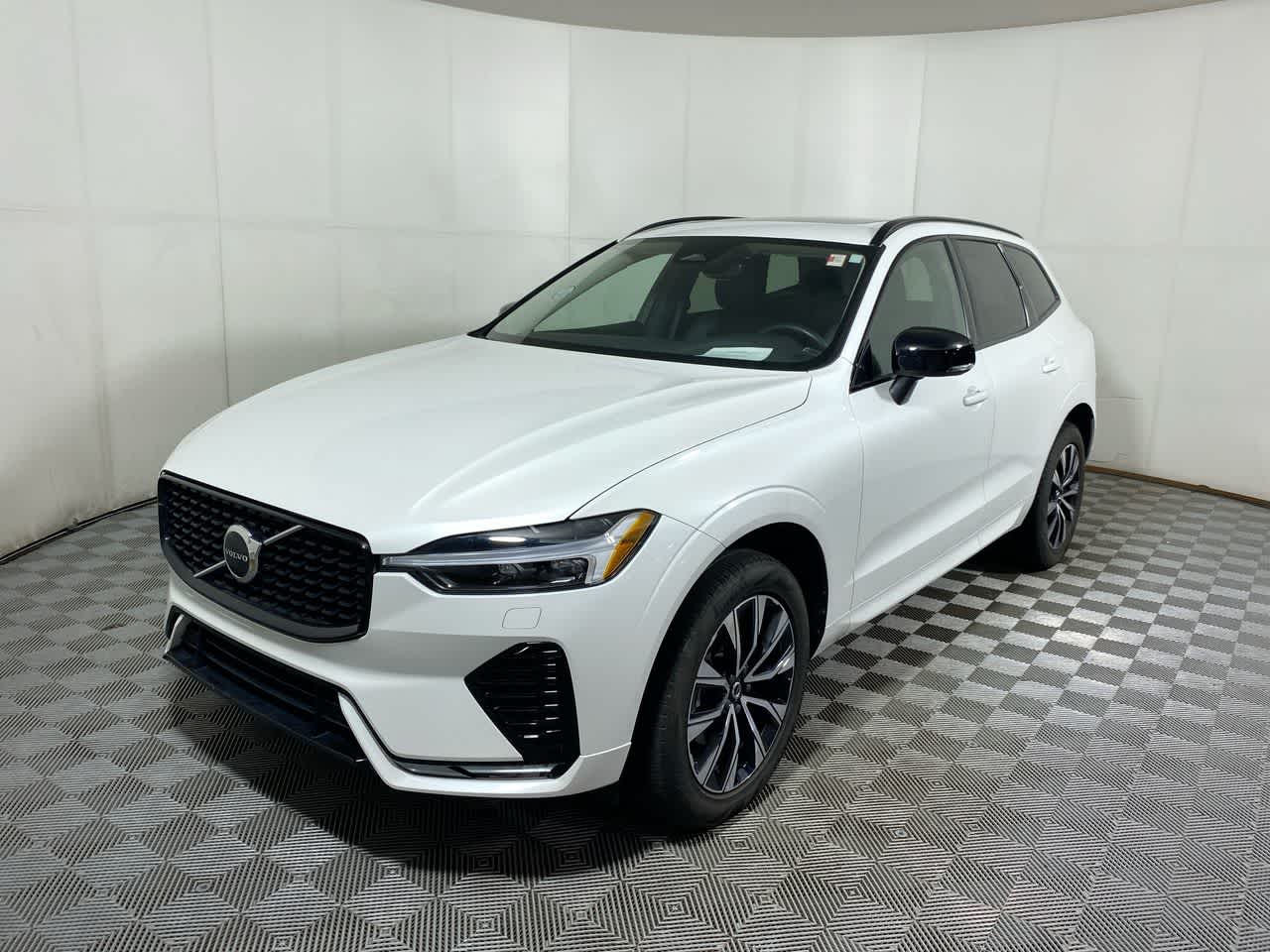 2024 Volvo XC60 Core photo 6