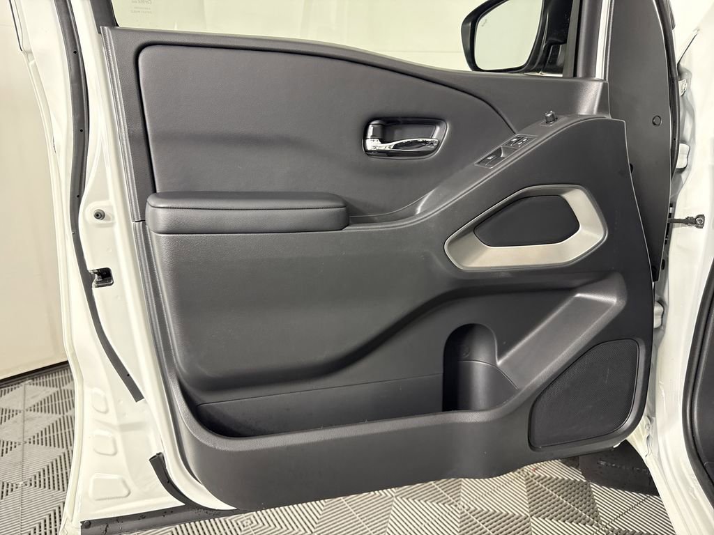 2025 Nissan Frontier SV photo 8