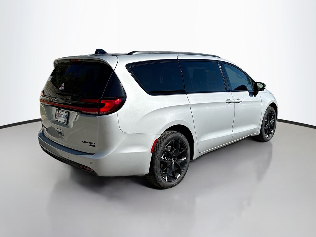 2026 Chrysler Pacifica Limited photo 3