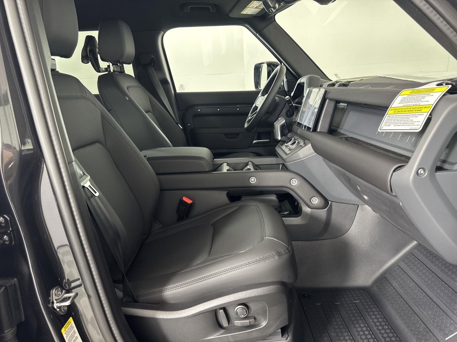 2025 Land Rover Defender 110 S photo 27