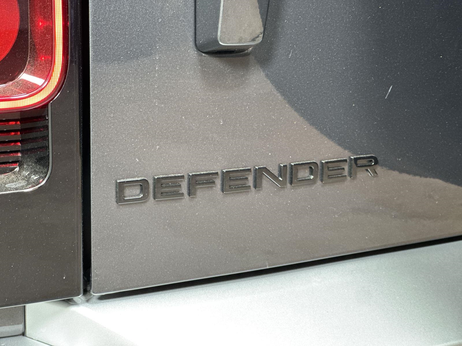 2025 Land Rover Defender 130 S photo 28