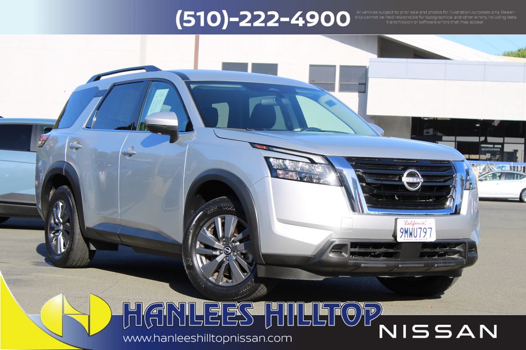 2024 Nissan Pathfinder SV's photo