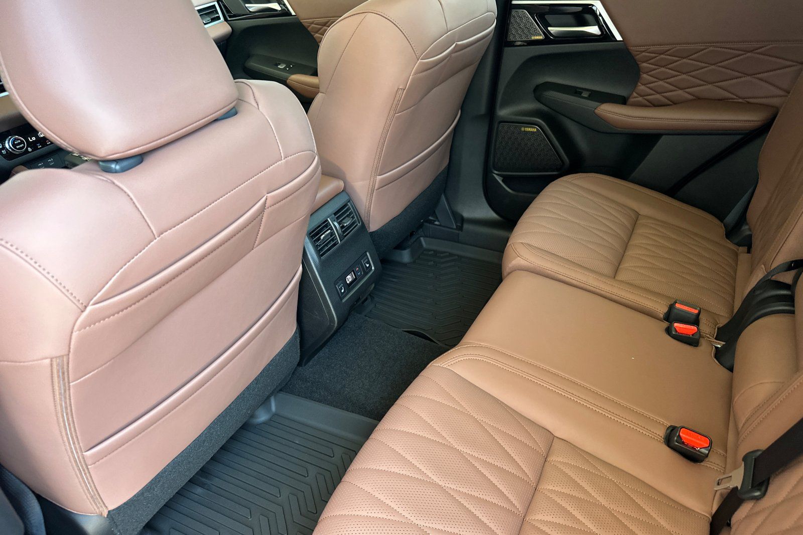 2025 Mitsubishi Outlander SEL photo 11
