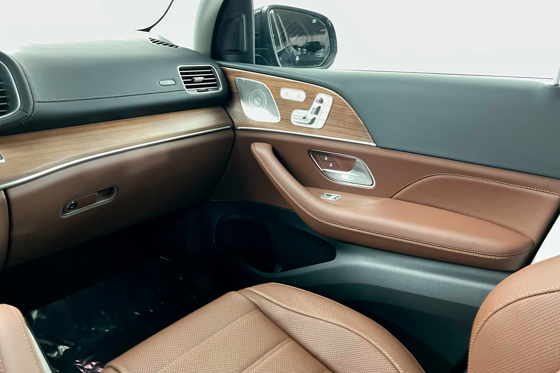 2025 Mercedes Benz GLS 450 4MATIC photo 10