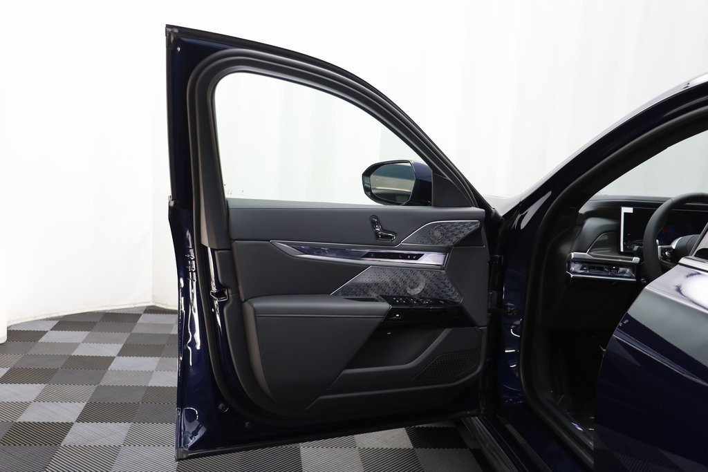 2025 Bmw 750e 750e xDrive photo 6
