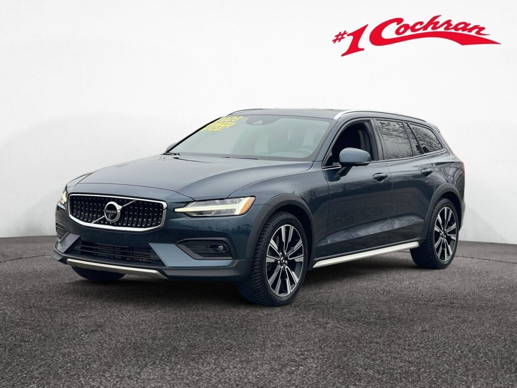 2020 Volvo V60 Cross Country photo 3