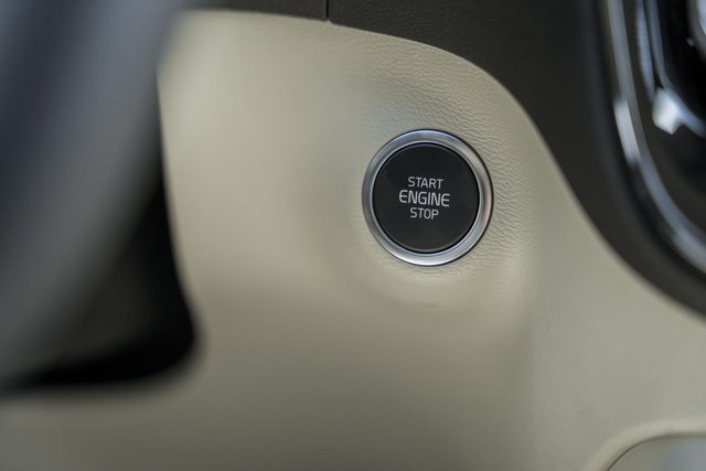 2026 Volvo XC40 AWD photo 19