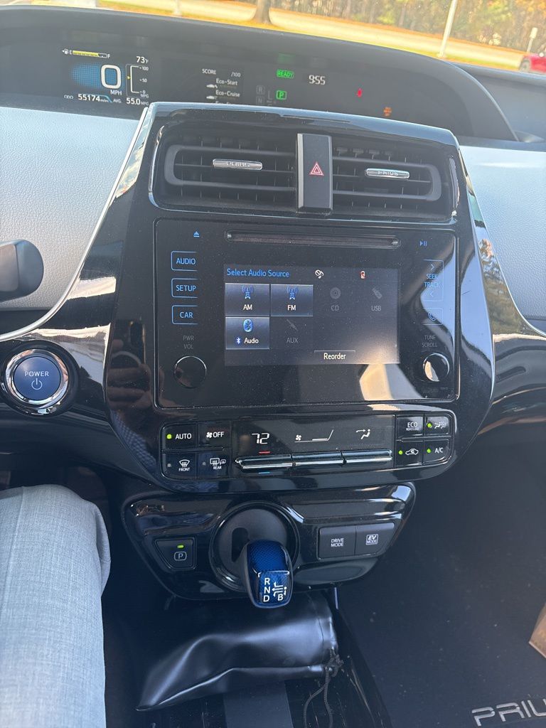 2019 Toyota Prius XLE photo 4