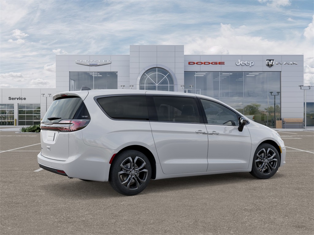 2026 Chrysler Pacifica photo 2