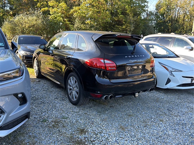 2013 Porsche Cayenne Turbo photo 2