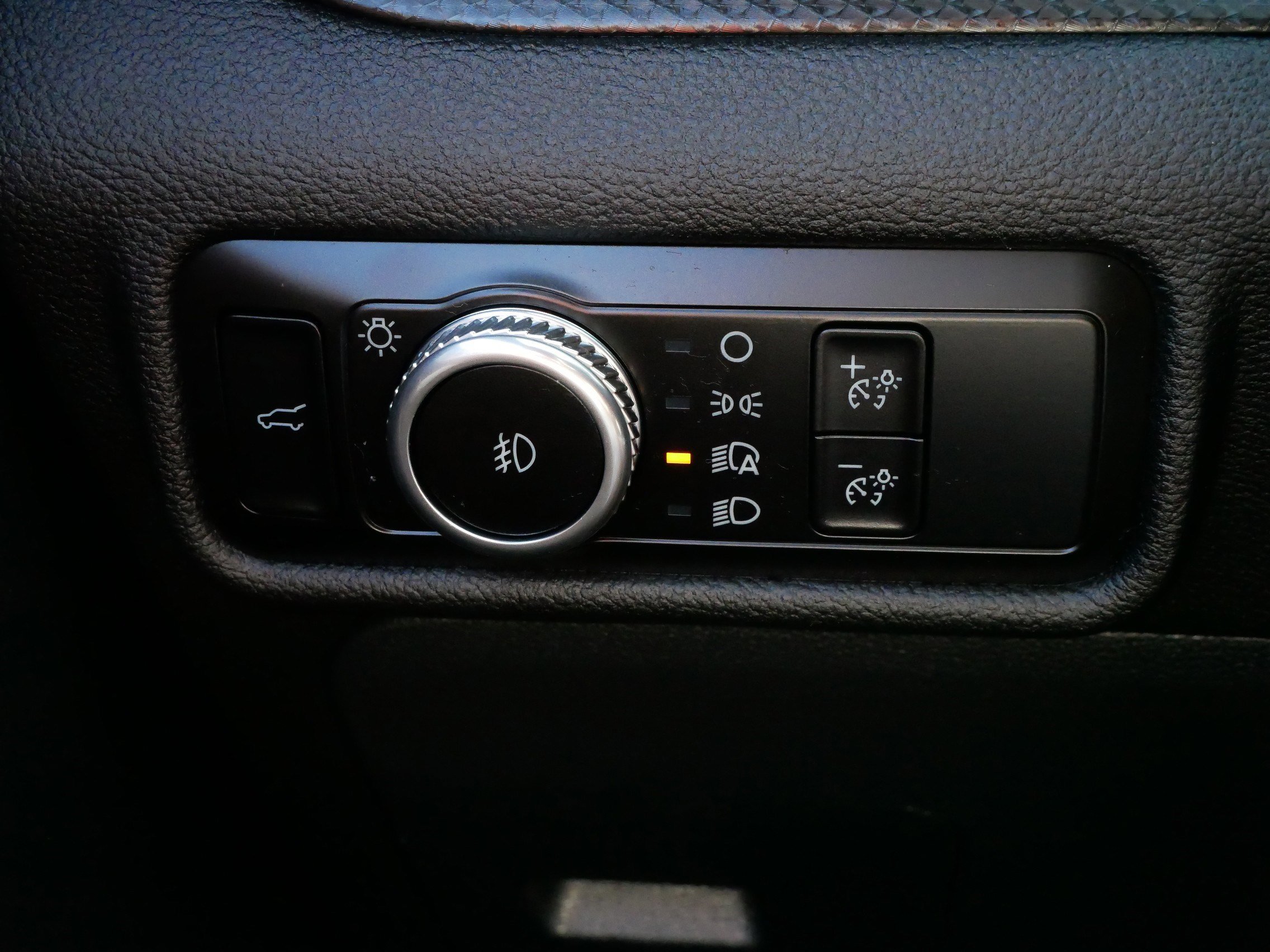 2023 Ford Explorer ST photo 25