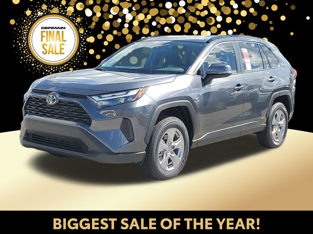 2025 Toyota RAV4 XLE's photo