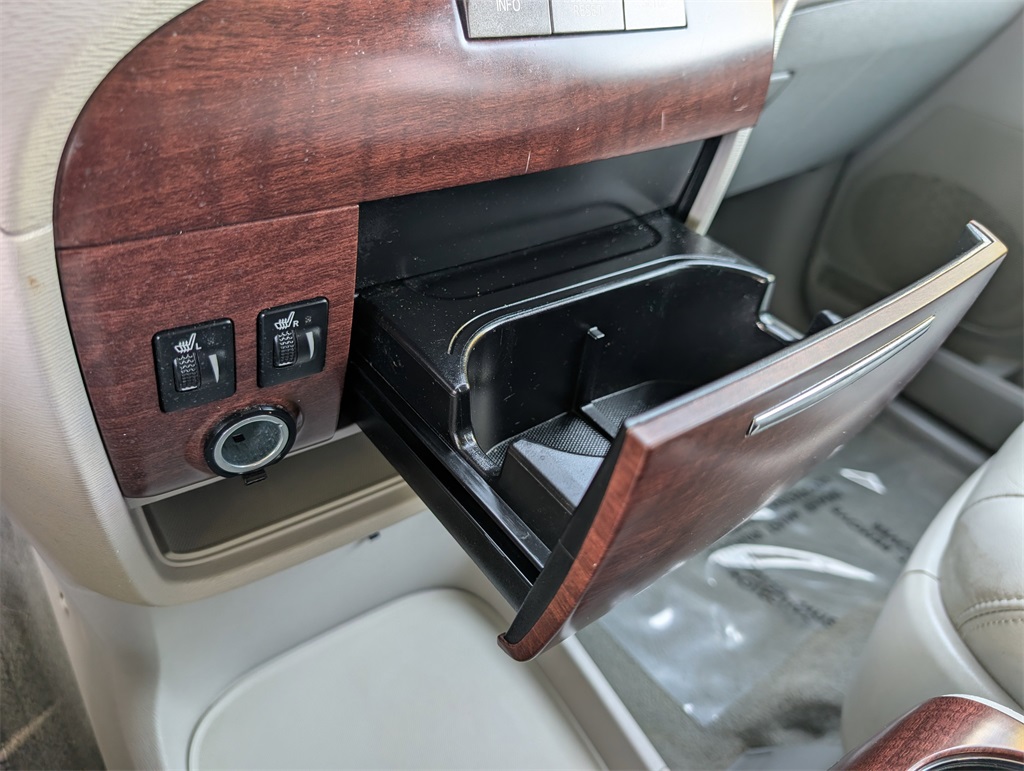 2014 Toyota Sienna XLE photo 30