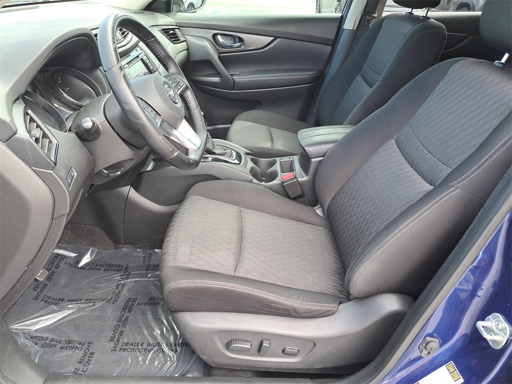2020 Nissan Rogue SV photo 19