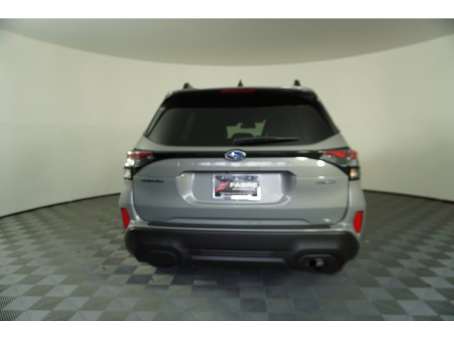 2025 Subaru Forester Premium photo 6