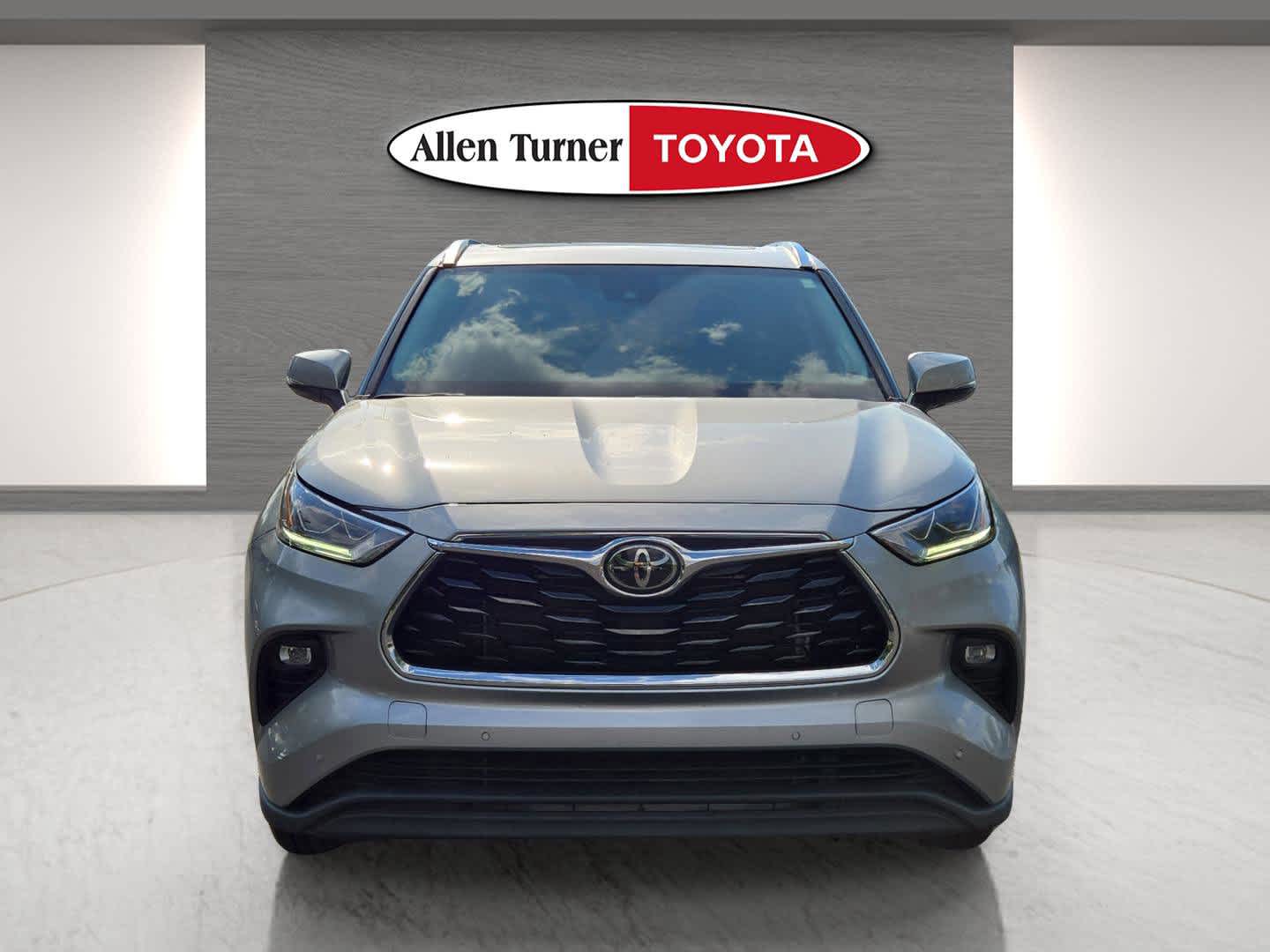 2022 Toyota Highlander Limited photo 4