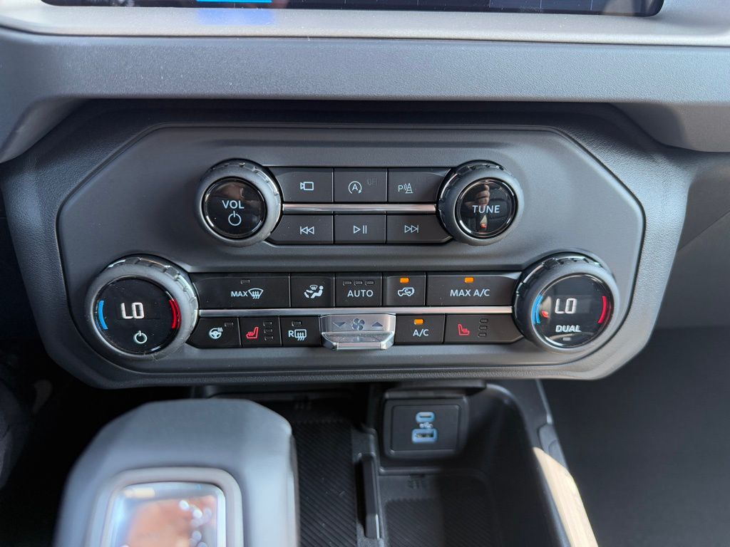 2025 Ford Bronco Outer Banks photo 27