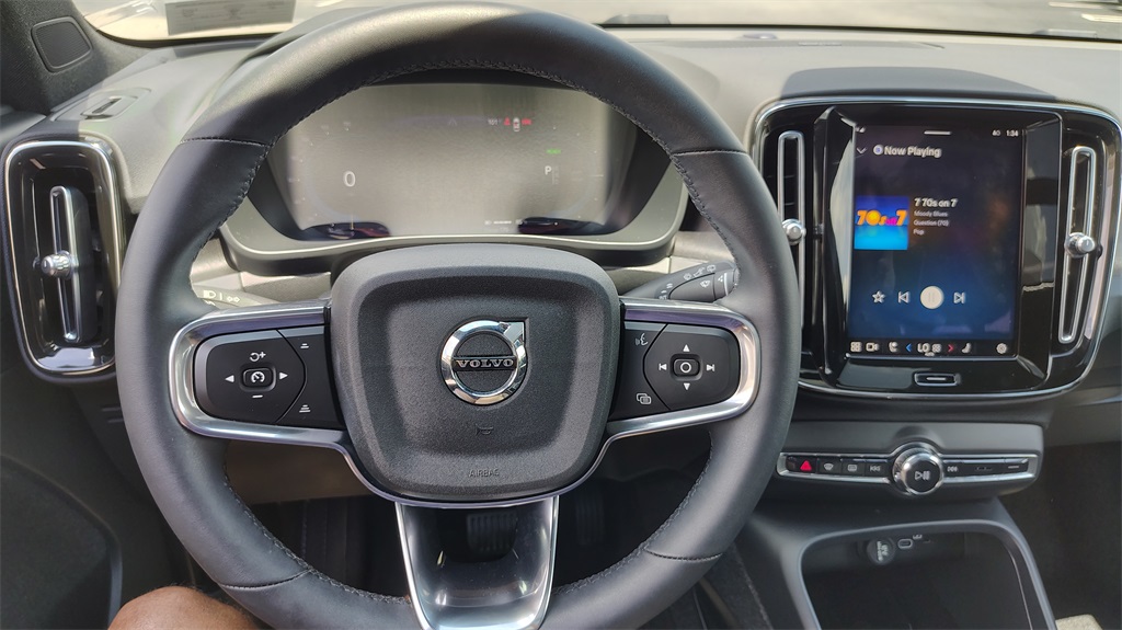 2023 Volvo XC40 Recharge Ultimate photo 12