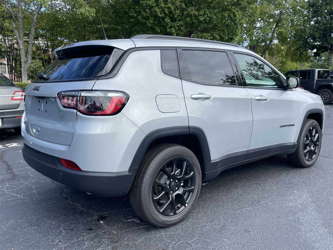 2026 Jeep Compass Latitude Altitude photo 2