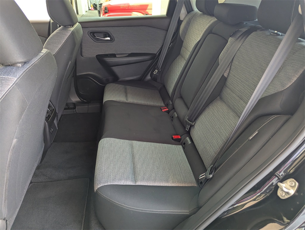 2023 Nissan Rogue SV photo 28
