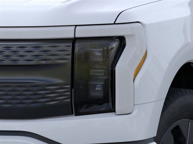 2025 Ford F-150 Lightning photo 17