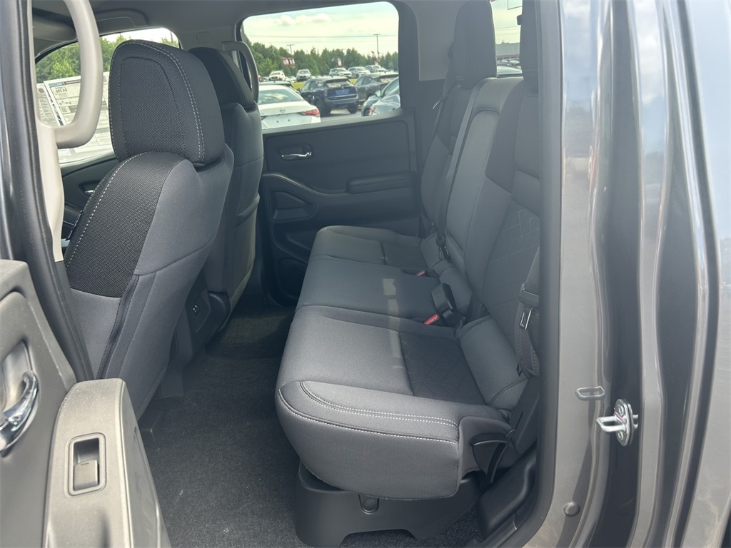 2025 Nissan Frontier Crew Cab SV photo 8