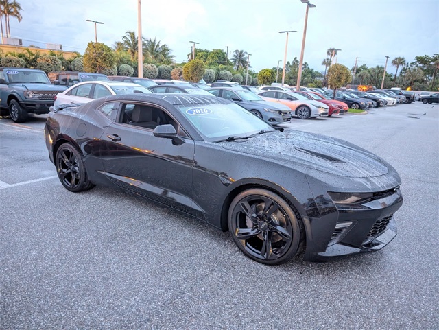 2016 Chevrolet Camaro SS photo 2