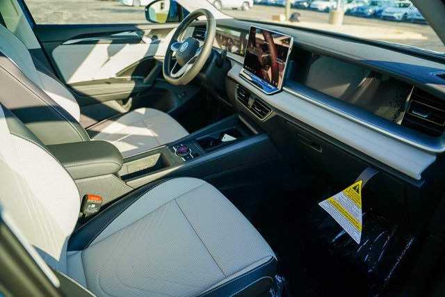 2025 Volkswagen Tiguan SE photo 35