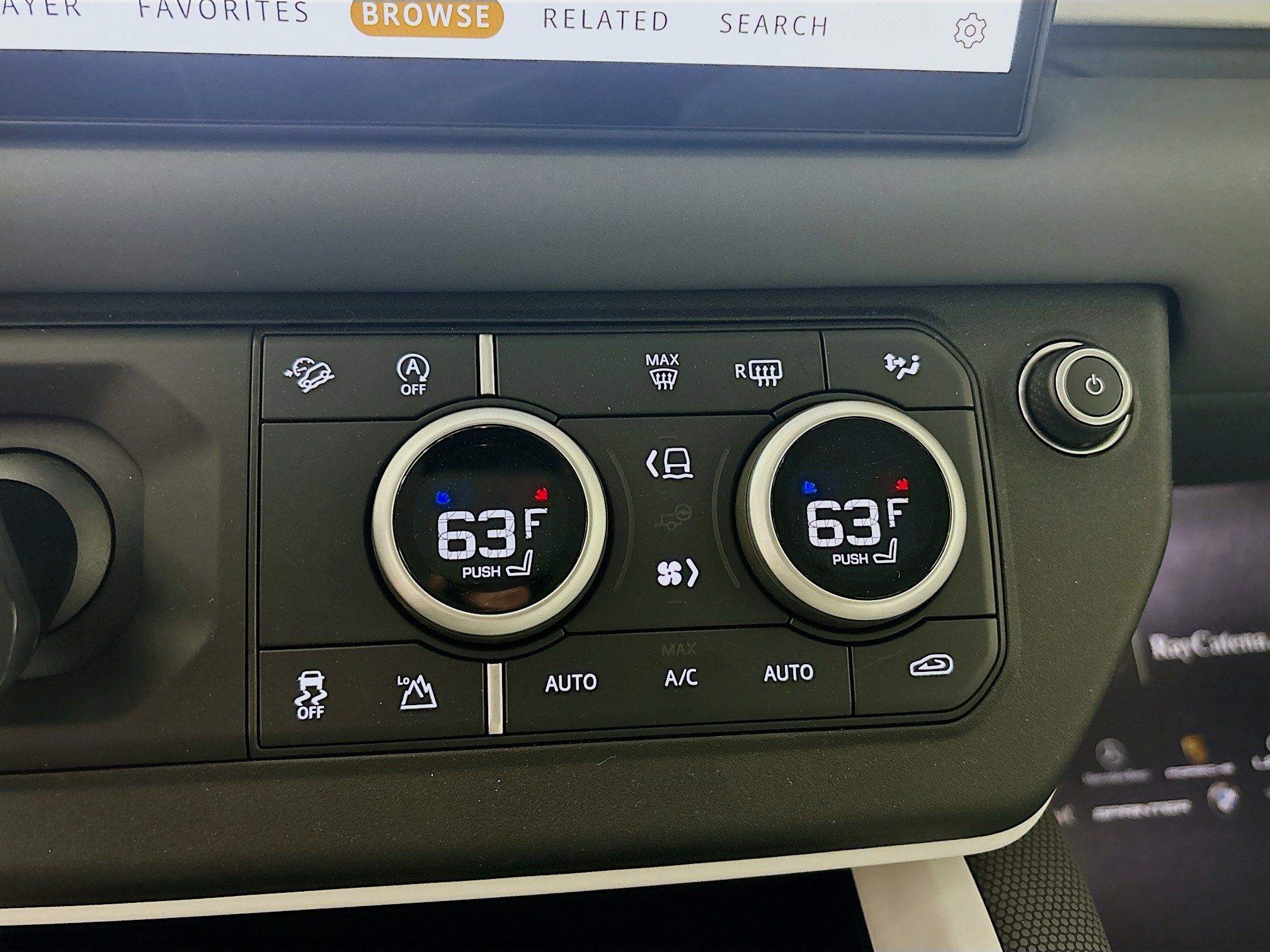 2025 Land Rover Defender 110 S photo 13