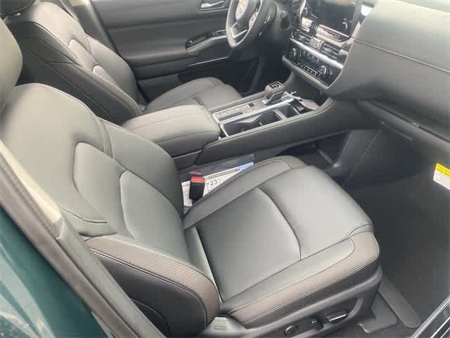 2025 Nissan Pathfinder SL photo 13