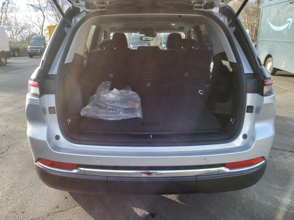 2024 Jeep Grand Cherokee Laredo photo 11