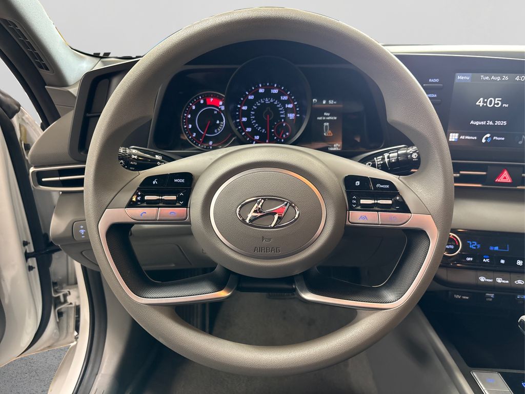 2023 Hyundai Elantra SEL photo 20