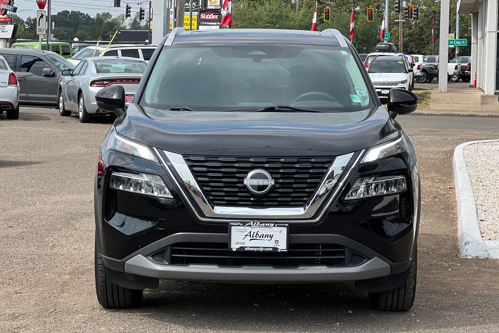 2022 Nissan Rogue SV photo 4