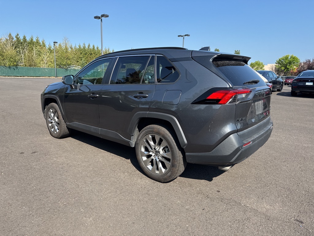 2021 Toyota RAV4 XLE Premium photo 4