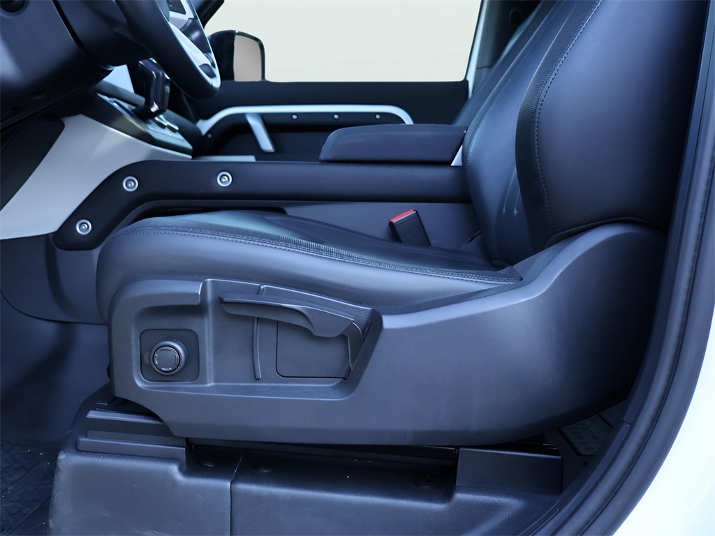 2022 Land Rover Defender 90 X-Dynamic S photo 32