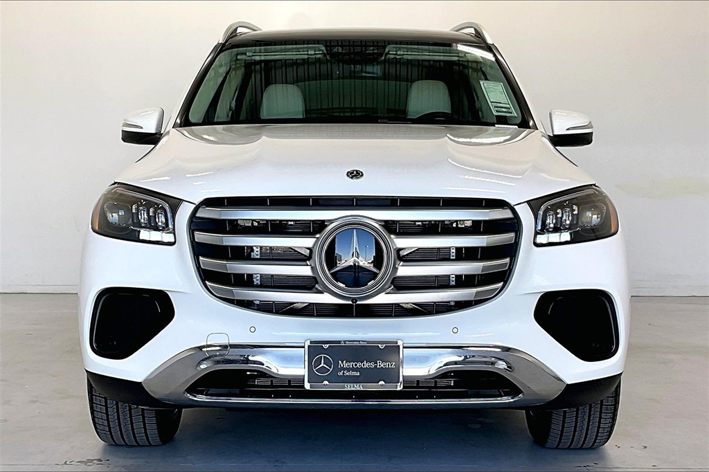 2026 Mercedes Benz GLS 450 4MATIC photo 3