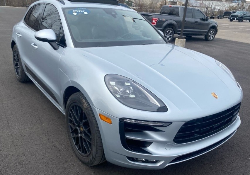 2017 PORSCHE MACAN - Image 2