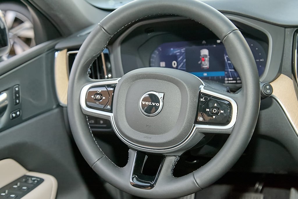 2026 VOLVO XC60 - Image 25