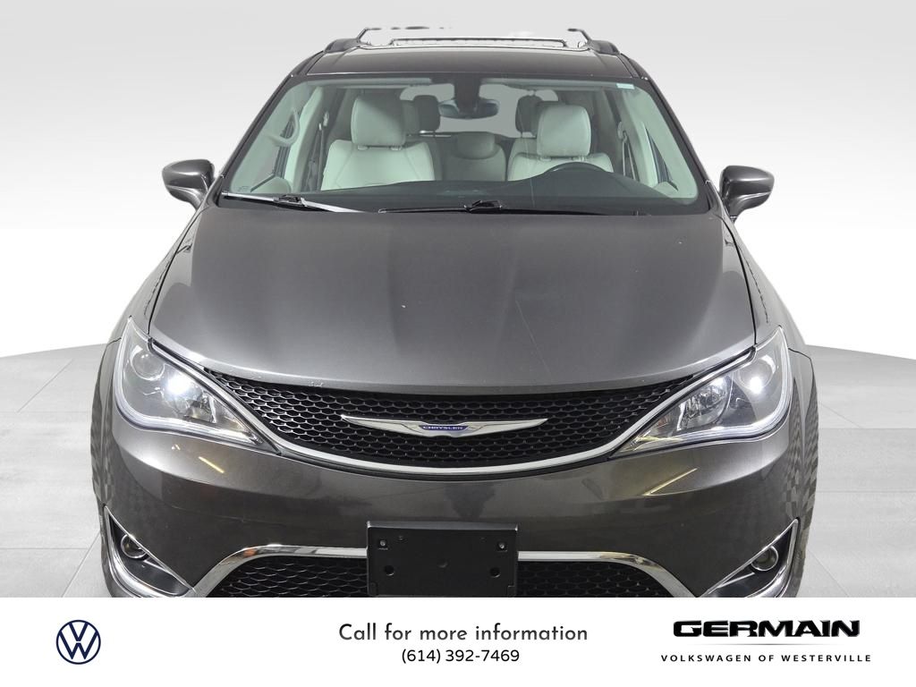 2017 Chrysler Pacifica Touring L photo 2