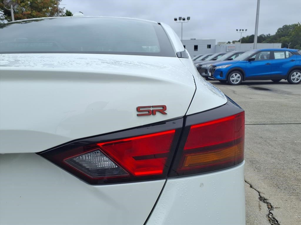2023 Nissan Altima 2.5 SR photo 8