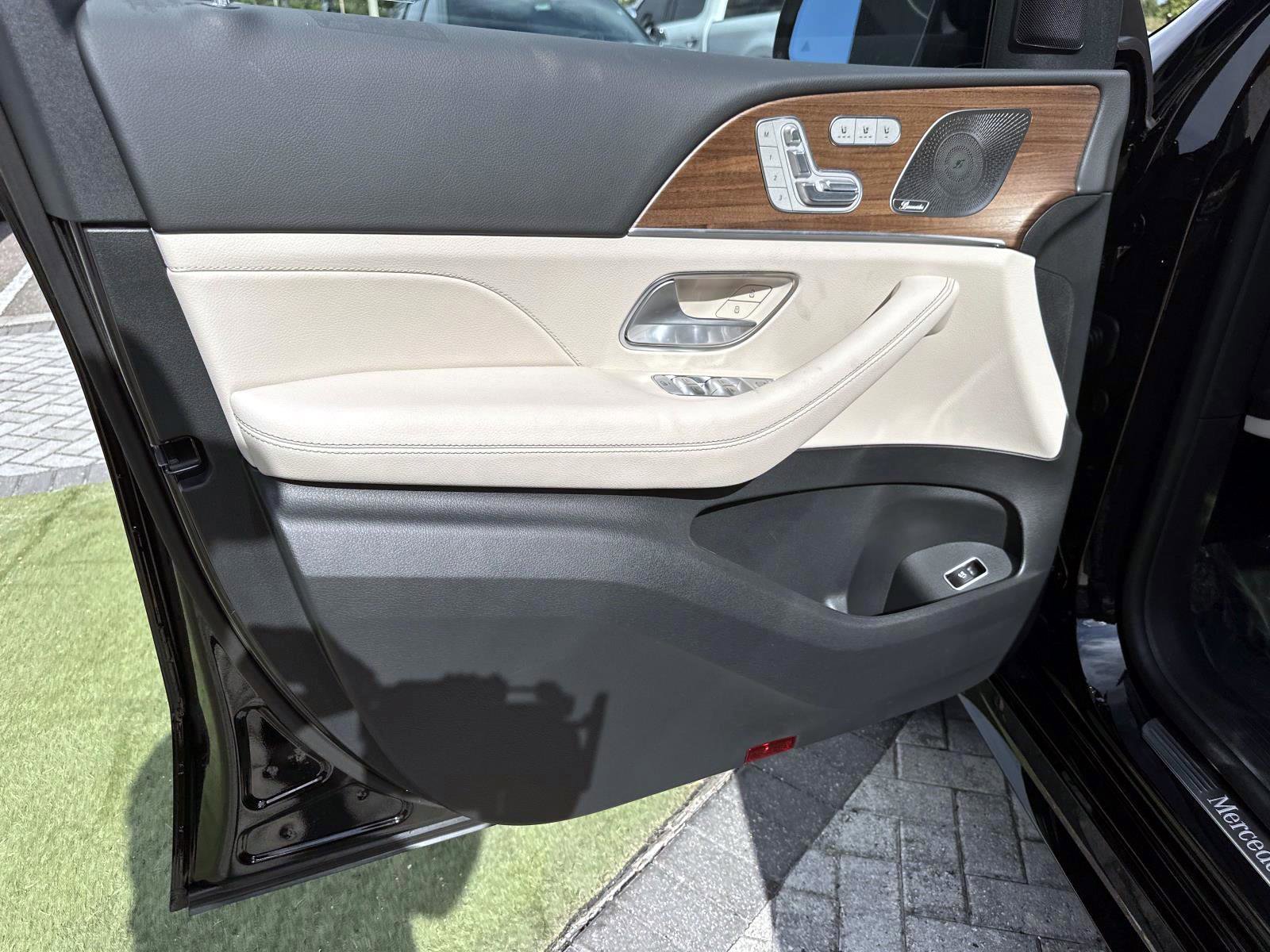 2026 Mercedes Benz GLS 450 4MATIC photo 17