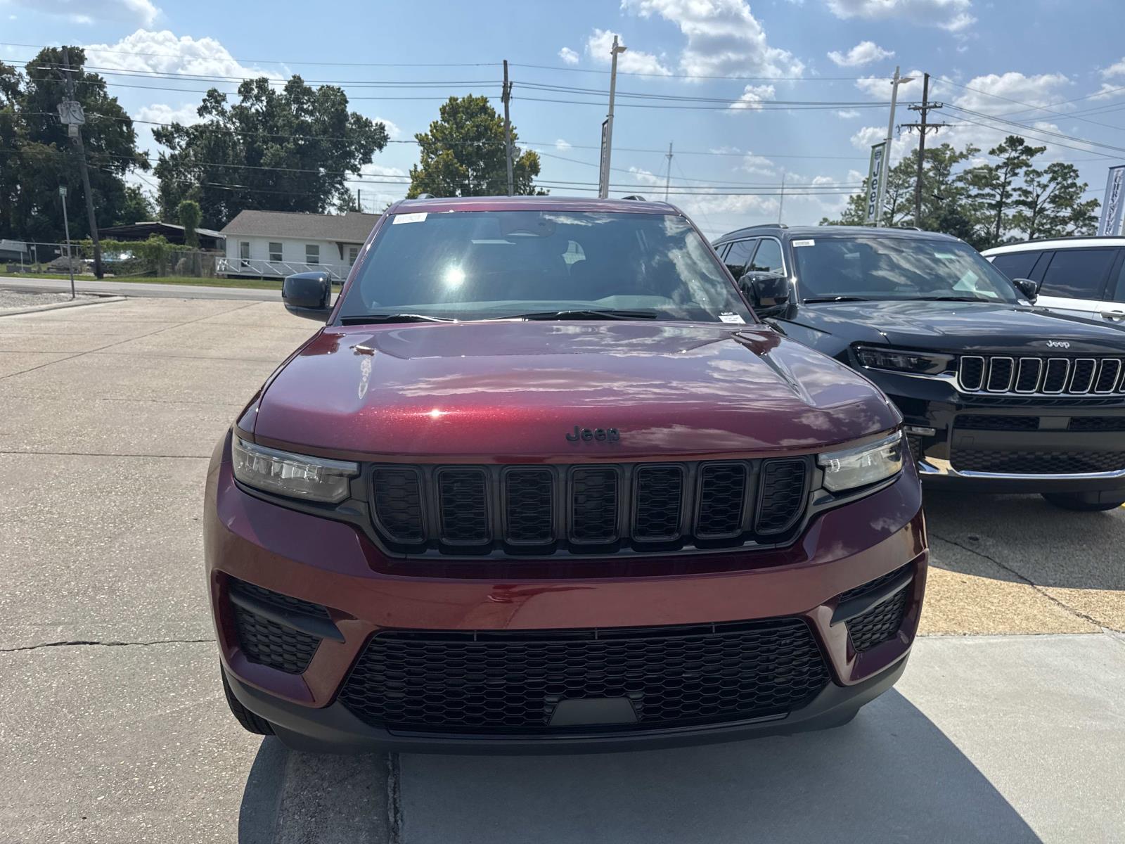 2025 Jeep Grand Cherokee Altitude photo 2