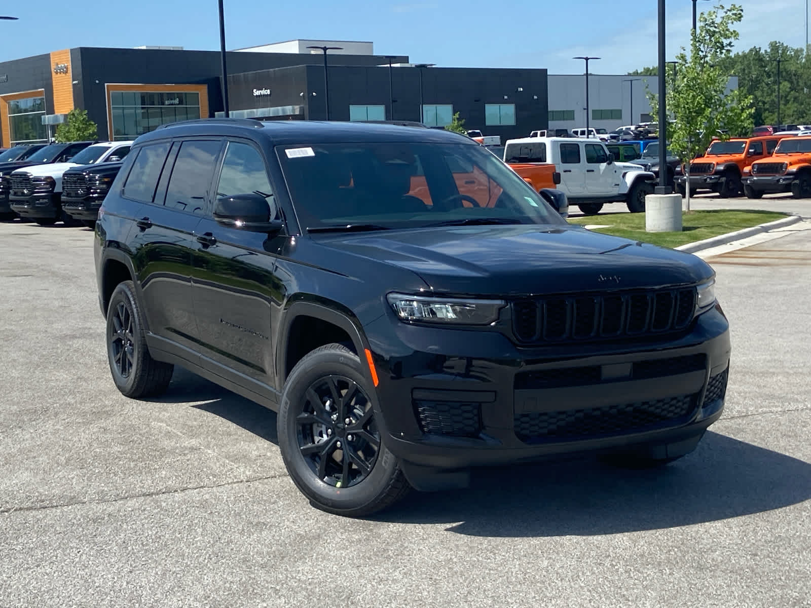 2025 Jeep Grand Cherokee Altitude photo 2