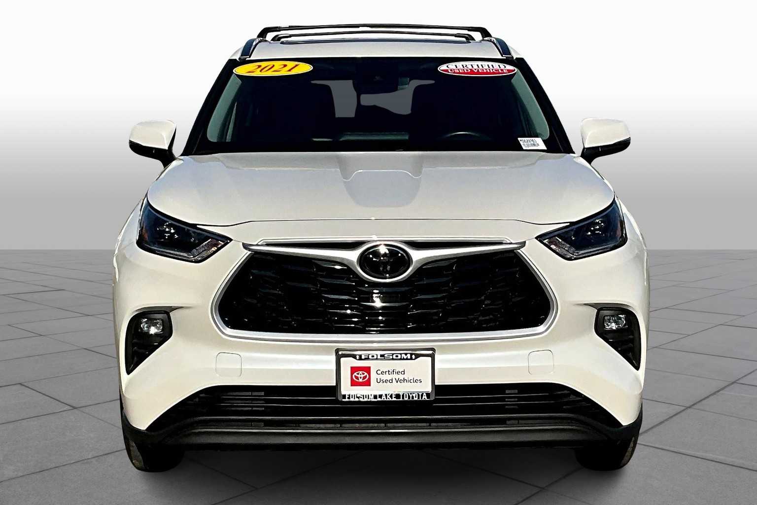 2021 Toyota Highlander XLE photo 2