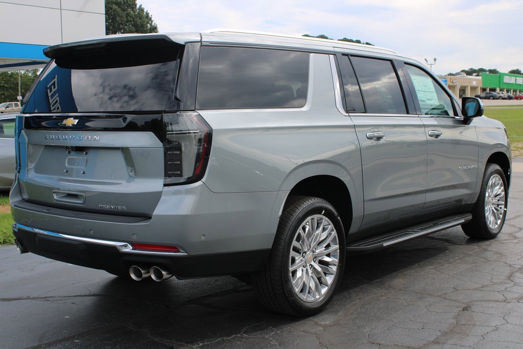 2025 Chevrolet Suburban Premier photo 4