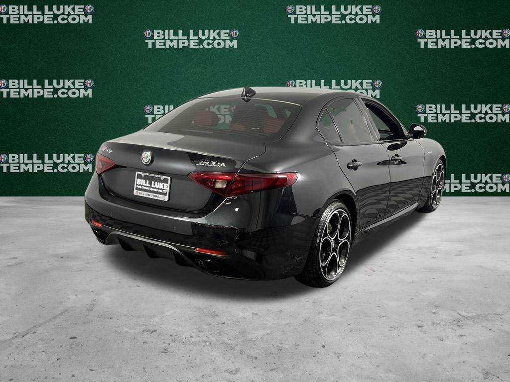 2022 Alfa Romeo Giulia Ti photo 4